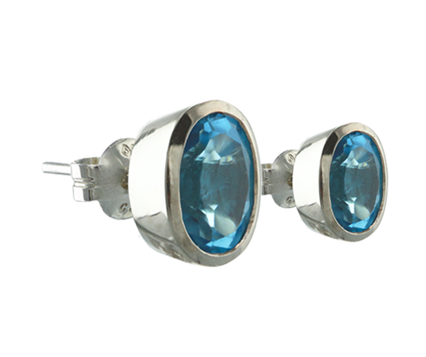 18KT WHITE GOLD EARRING PAIR SET WITH 02 BLUE TOPAZES
